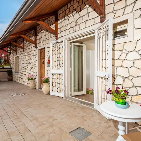 Petra Janca Guest house Aci Sant'Antonio